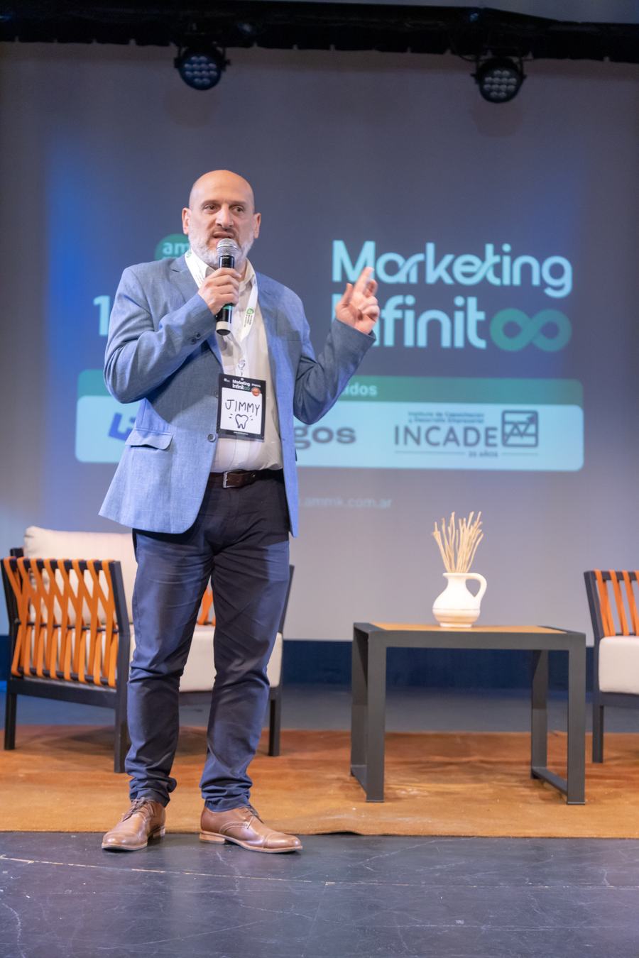 Gerardo Levisman dando una charla sobre marketing digital